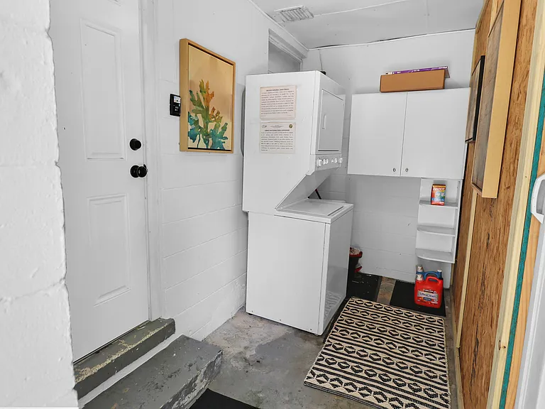 210 SW 11th St #1 — Photo 15