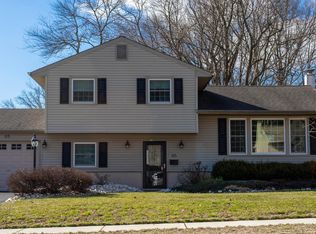 65 Howley Dr, Morrisville, PA 19067