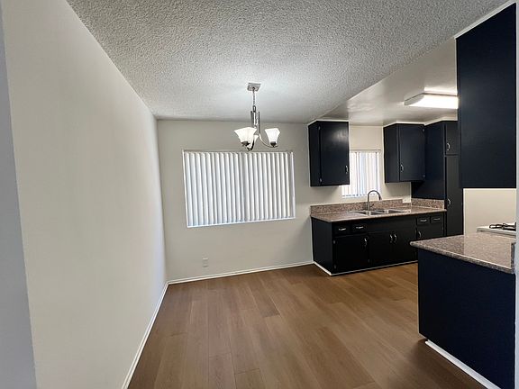 4th image of 13031 Oxnard St #1
