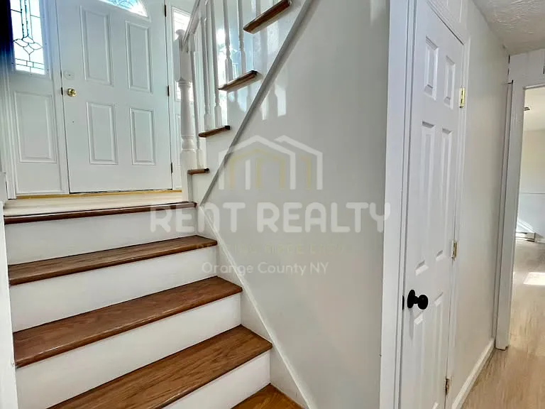 246 Skyline Dr — Photo 2