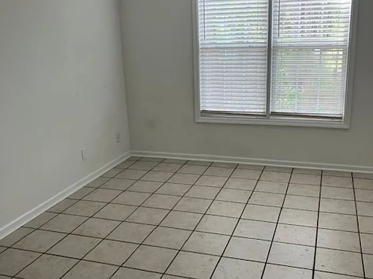 909H Litchfield Way — Photo 7