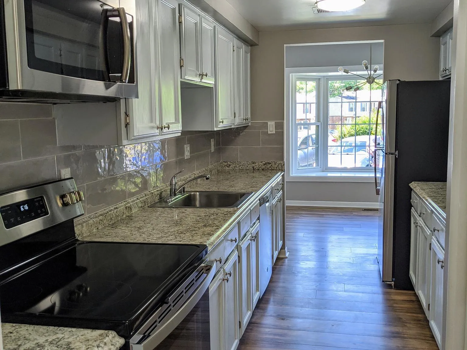 3 bed, 2.5 bath, 1360 sqft, $2,800 — Photo 3