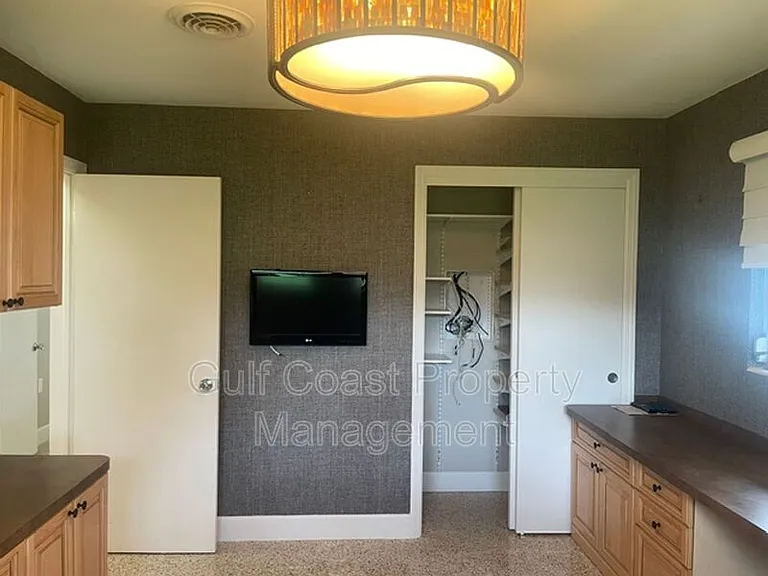 2253 Valencia Dr — Photo 39