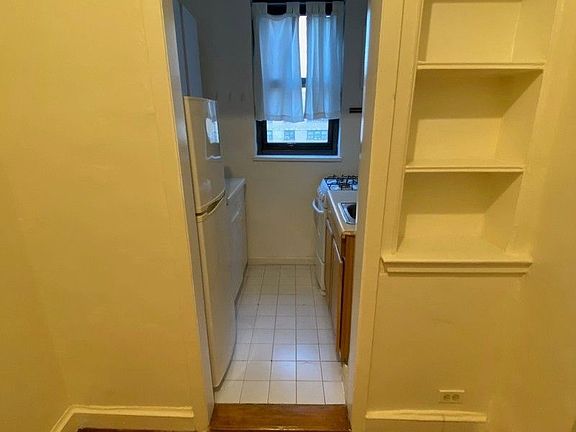 4th image of 208 E 28th St APT 5K