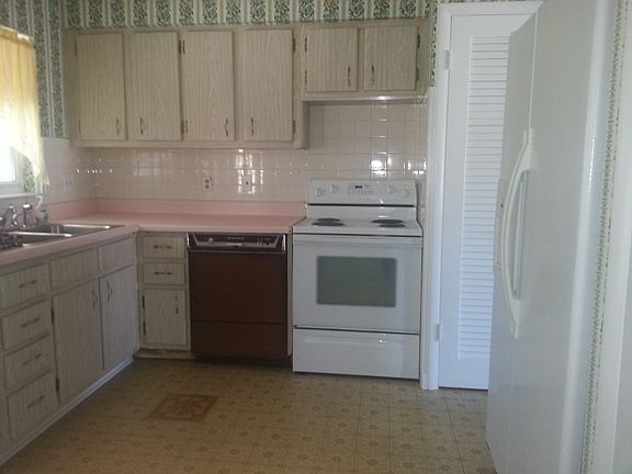 4th image of 1123 Deltona Blvd