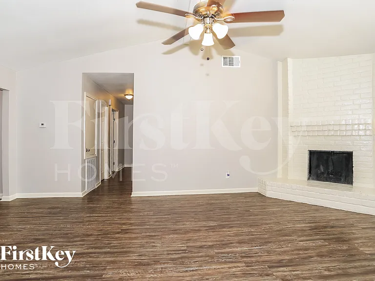 5019 Monteith Dr — Photo 3