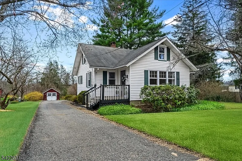 33 Holland Ave photo 1