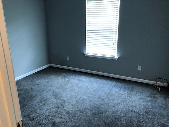 2nd image of 500 Davis Ln