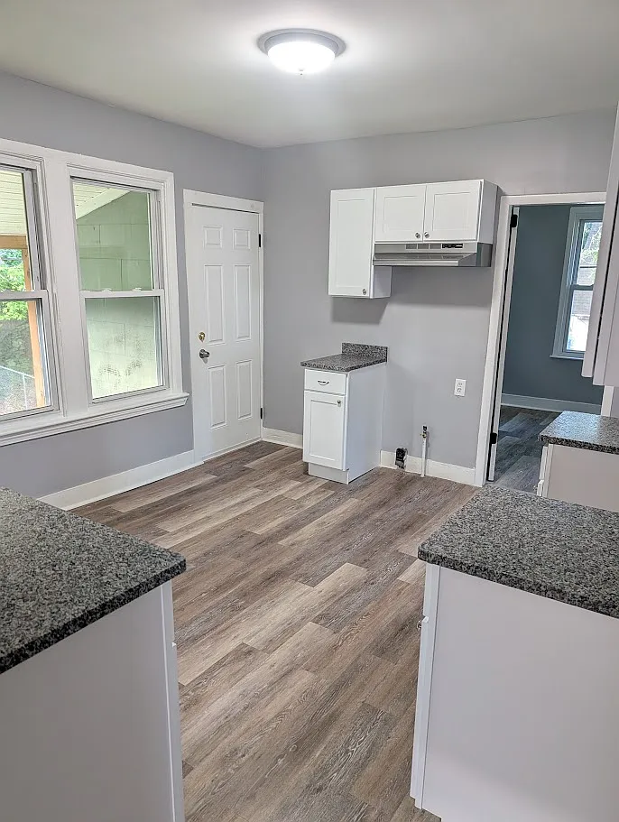 5 bed, $1,900 — Photo 2