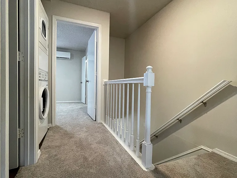 107 W Groves St #7 — Photo 6