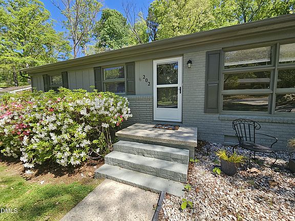 2nd image of 202 Crest Rd