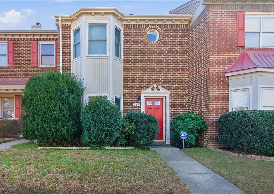 1st image of 717 Creekside Cres