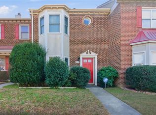 717 Creekside Cres, Chesapeake, VA 23320