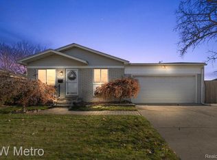 27096 Barrington St, Madison Heights, MI