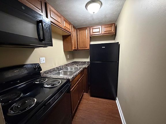 2nd image of 1590 Martha Ct #13