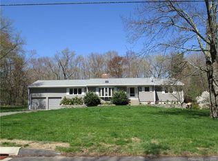 15 Rolling Green Rd, Bethany, CT 06524