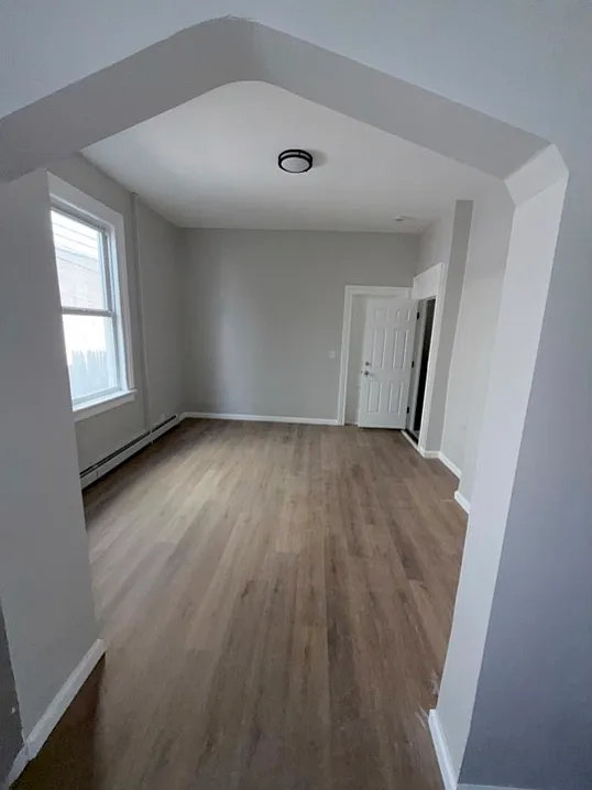 1 bed, 700 sqft, $2,000 — Photo 3