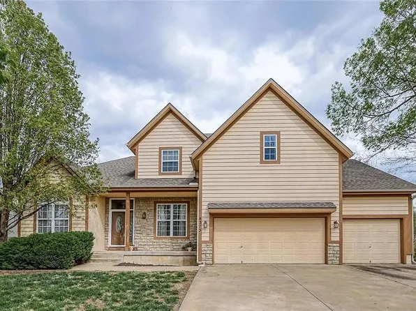 8375 Timber Trails Dr, De Soto, KS 66018