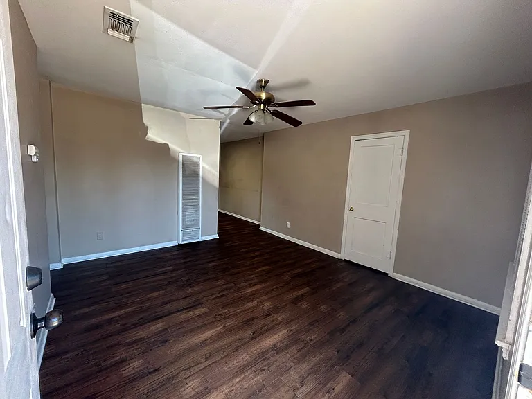 700 N Russell St — Photo 12