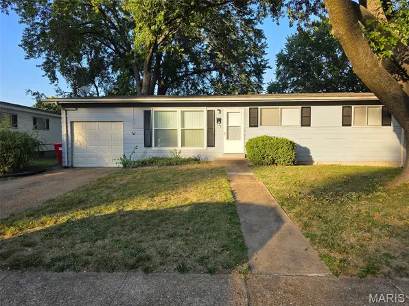 555 Versailles Dr, Florissant, MO 63031