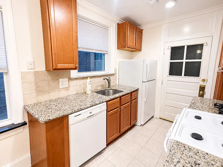 2044 W Farragut Ave #1C — Photo 7