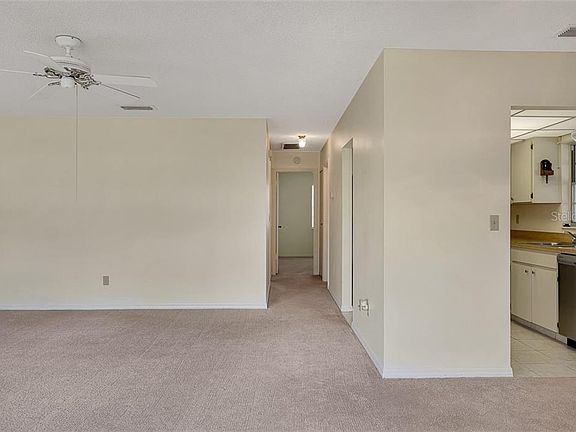 5th image of 905 Holford Ct
