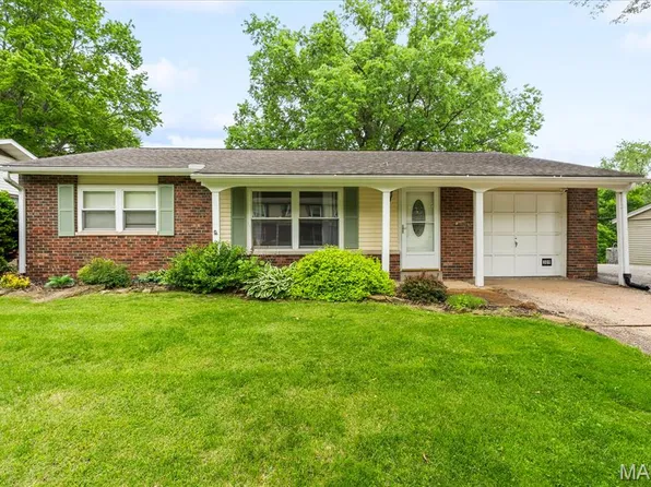 309 Dogwood Ln, Fairview Heights, IL 62208