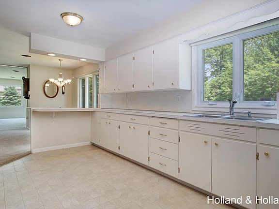 5th image of 3651 Waalkes St