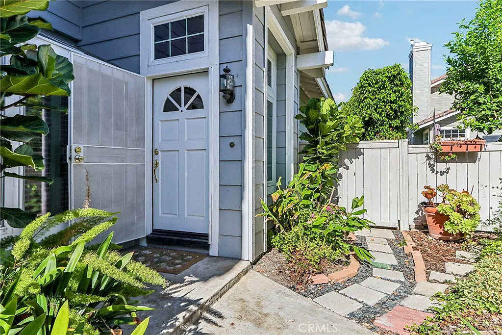 3 bed, 2.5 bath, 1610 sqft, $4,300 — Photo 4