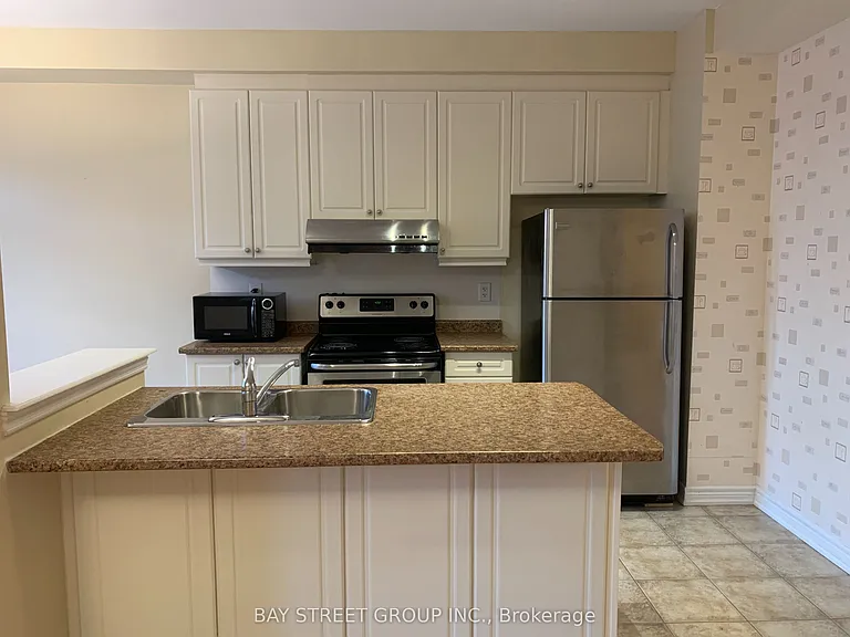 87 Hammersly Blvd — Photo 6