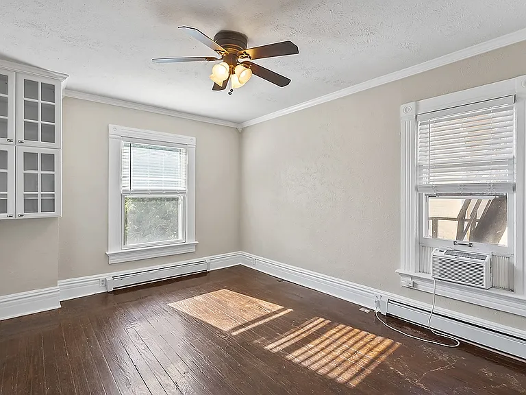 1218 N Washington St — Photo 2