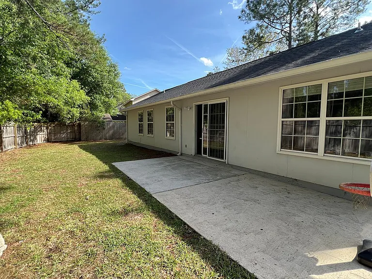 124 Huntington Dr — Photo 6