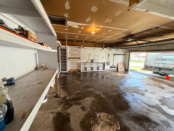 3rd image of 375 Longford Dr