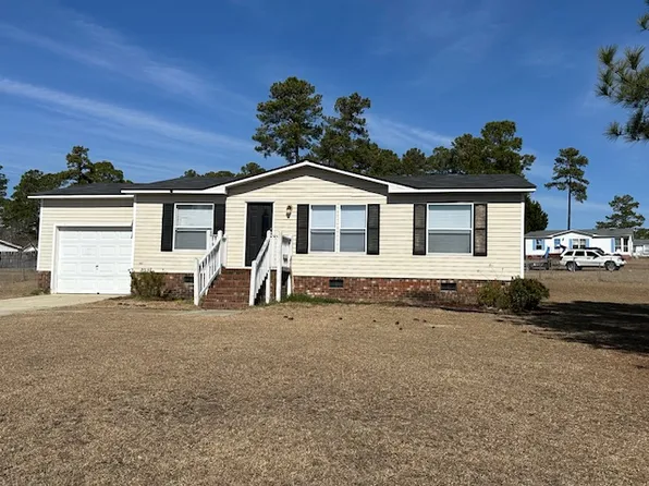 20 Old Fort Ct, Spring Lake, NC 28390