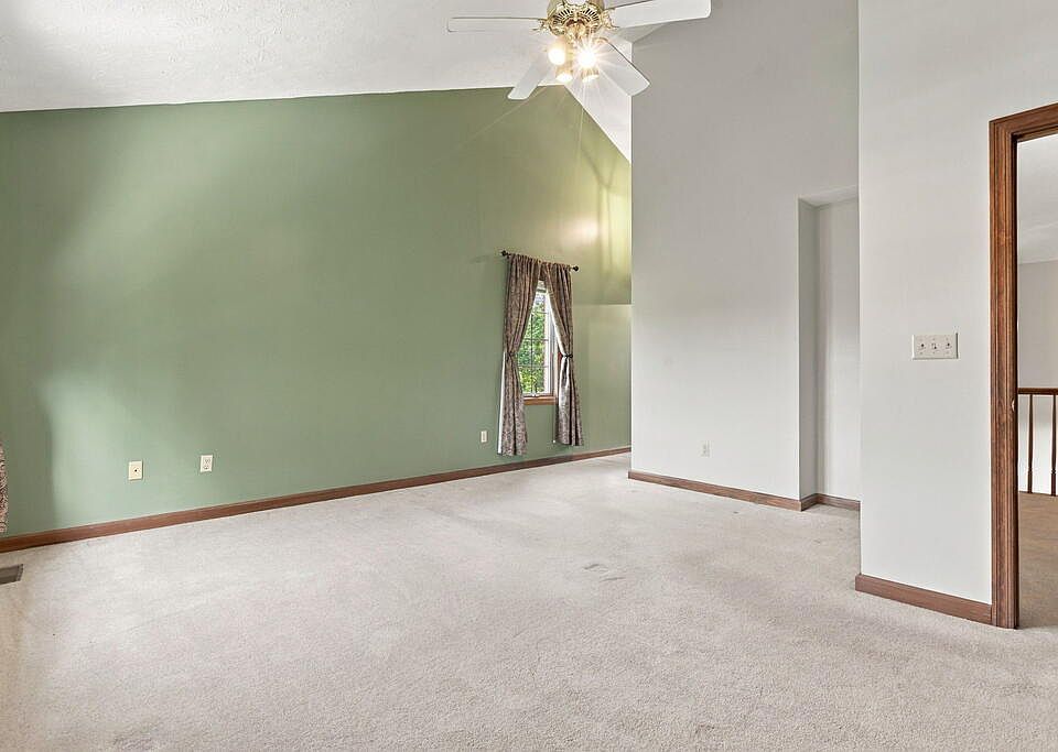 43rd image of 205 Falcon Dr