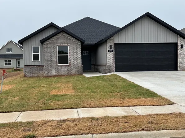 1728 Gerald Shay Rd, Gentry, AR 72734