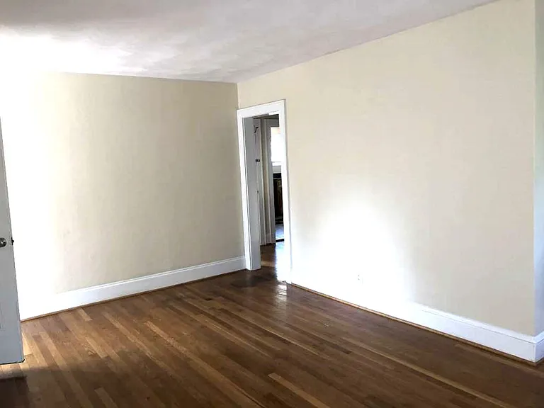 1601 Longwood Dr — Photo 3