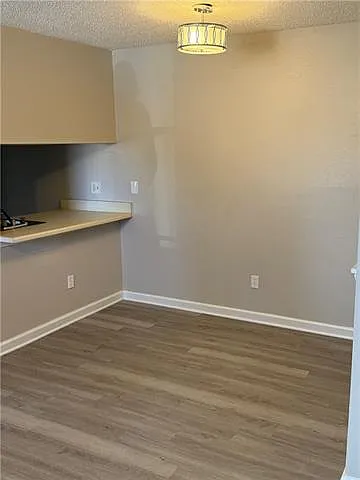 1 bed, 1.0 bath, 800 sqft, $1,200 — Photo 2