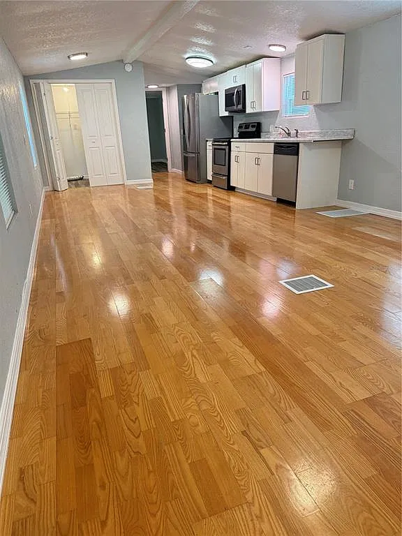 3 bed, 2.0 bath, 1080 sqft, $1,200 — Photo 4