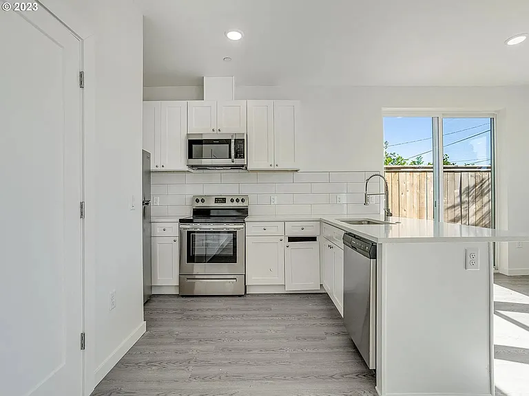 6845 N Montana Ave — Photo 6
