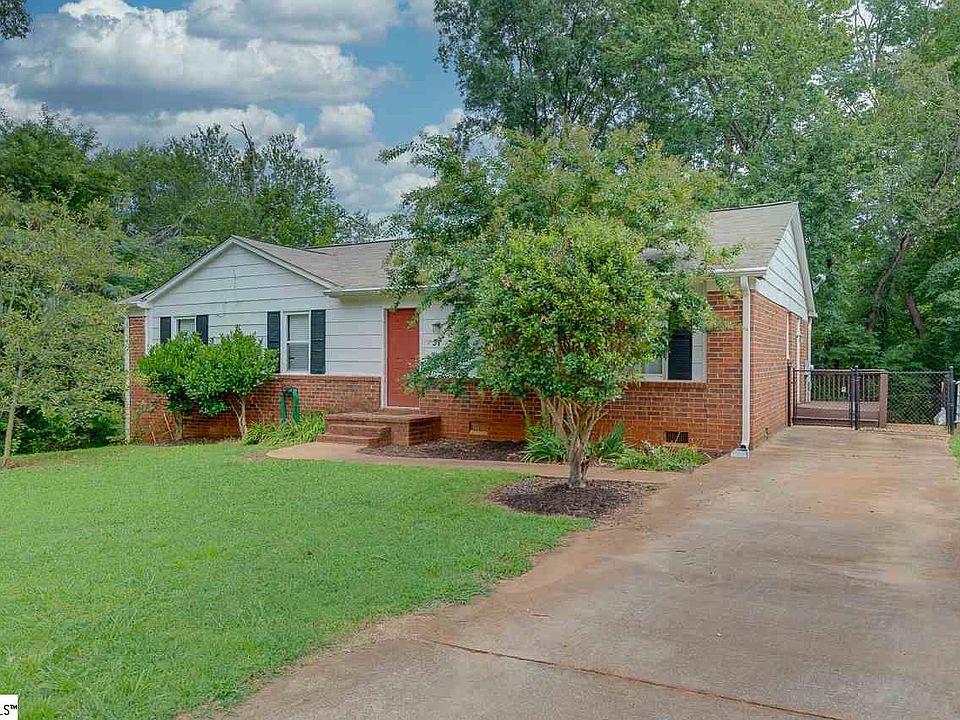 1st image of 31 Riverwood Cir