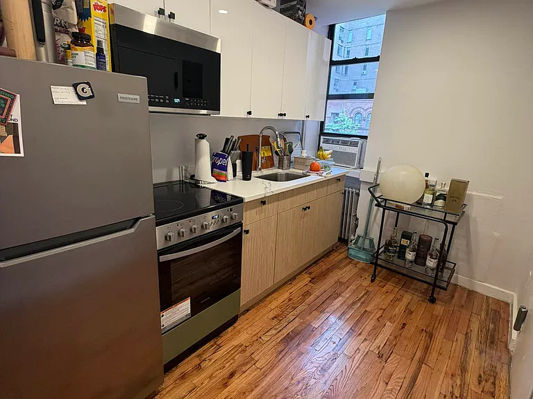 235 W 18th St #5RE — Photo 8