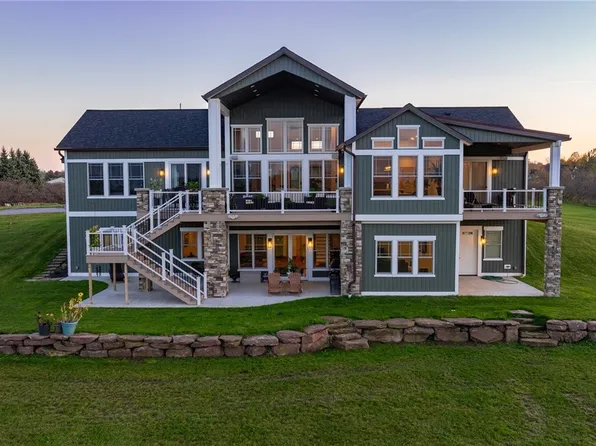 7595 Fisher Rd, Ontario, NY 14519