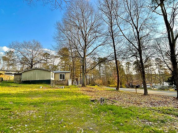 4th image of 2646 Lakeshore Dr NE