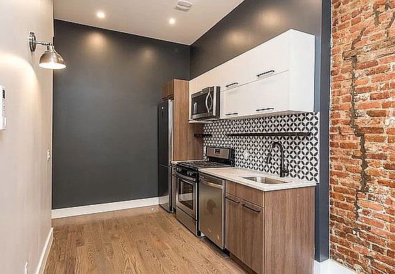 3rd image of 364 Palmetto St APT 2A
