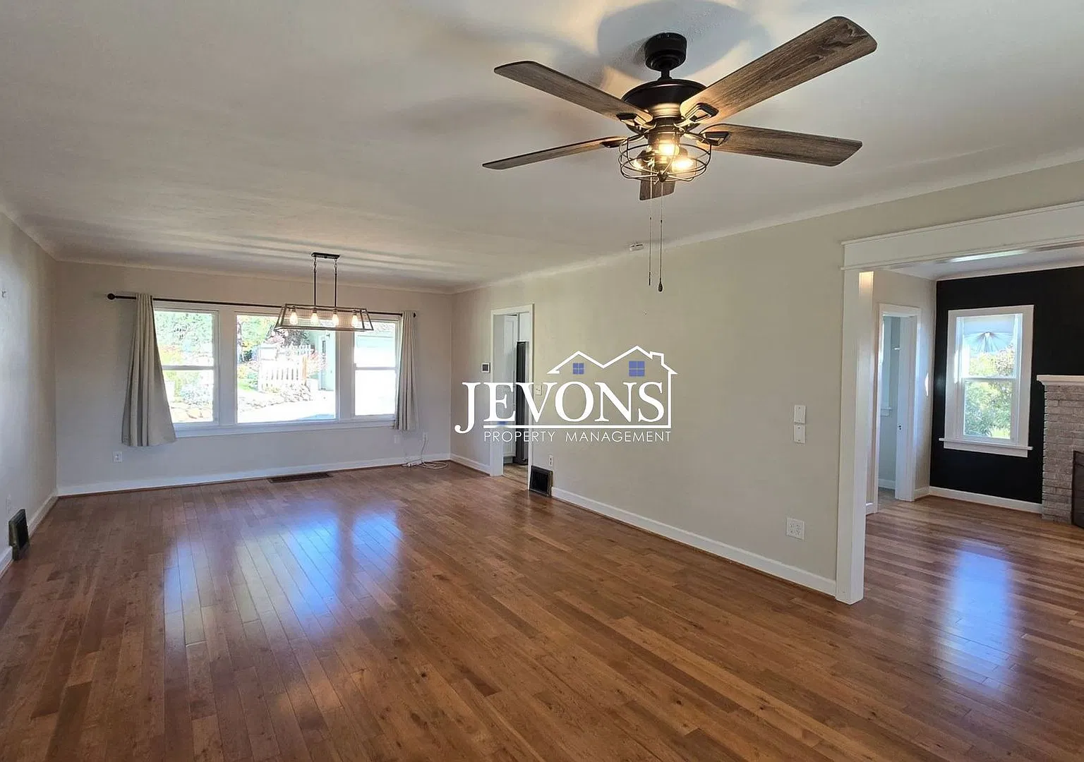 Spacious 3BD/3BA Yakima Home 3-Car Garage & W/D Hookups — Photo 4