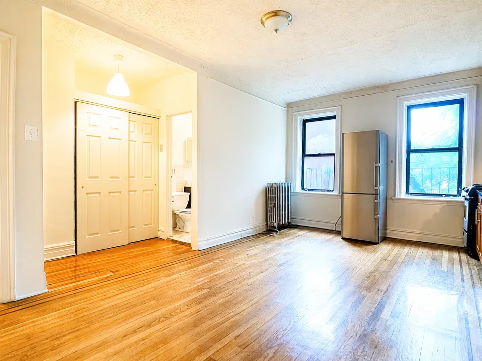 299 Adelphi St #303