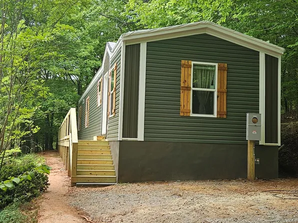 521 Carolina Village Cir, Franklin, NC 28734
