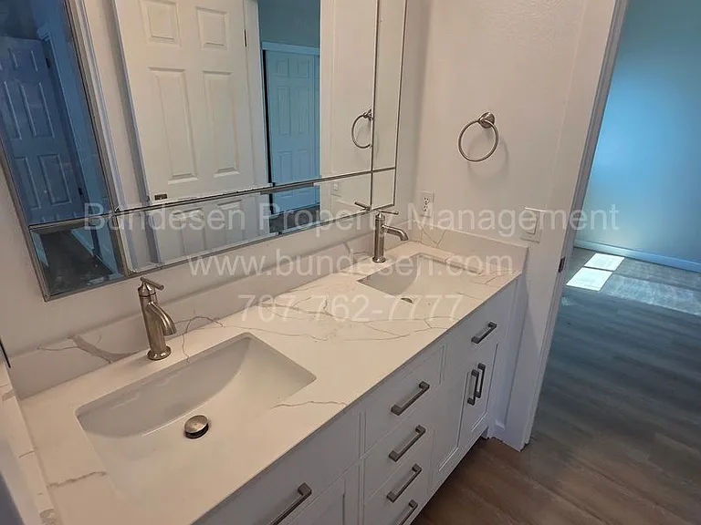 1736 Burgundy Ct — Photo 6
