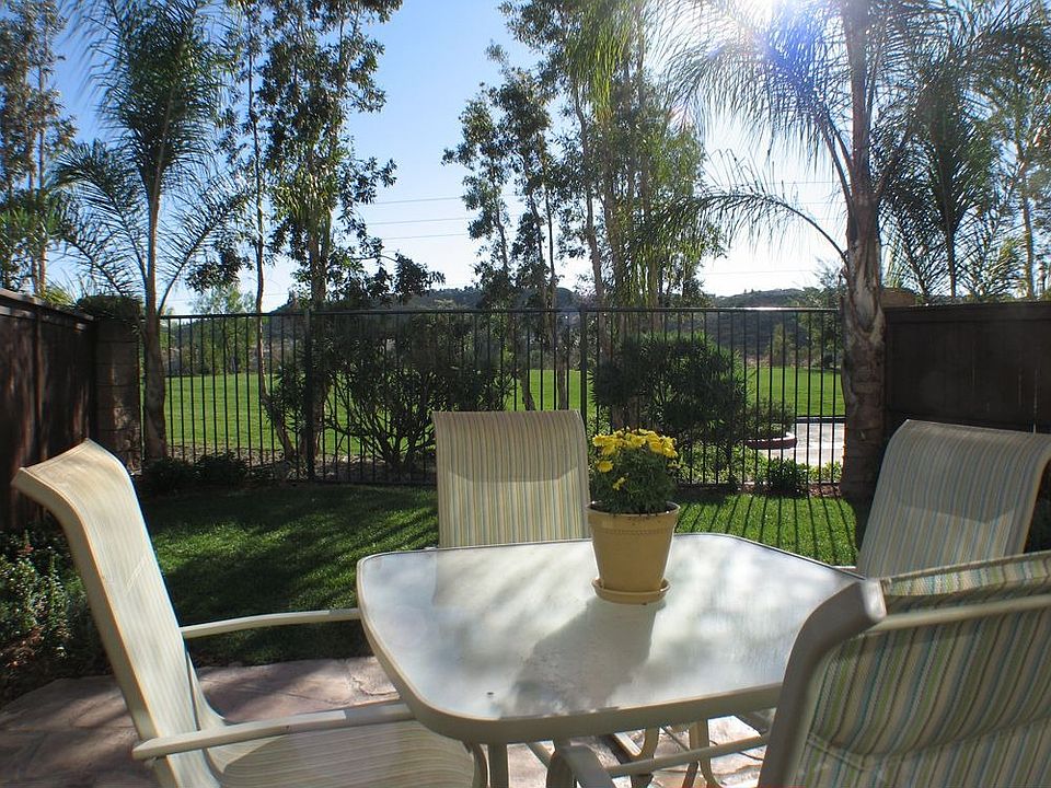 Stylish 2BR Townhome Backs to Greenbelt